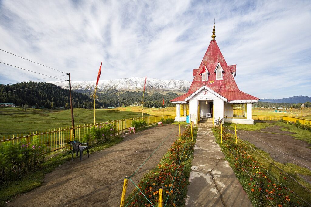 Dal Lake houseboats and shikhara ride in Srinagar Kashmir