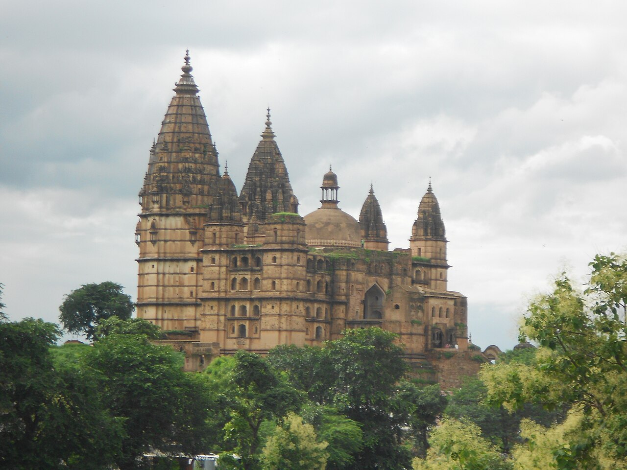Orchha Fort and Betwa River Cenotaphs in Madhya Pradesh