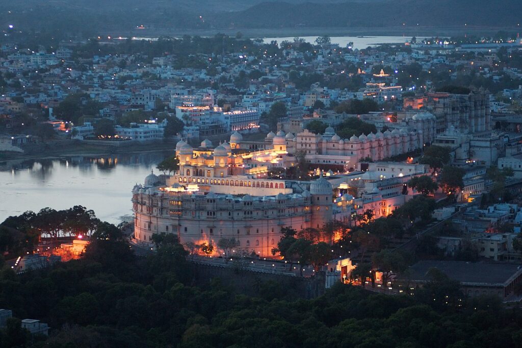 Romantic Lake Palace boating tour in Udaipur Rajasthan