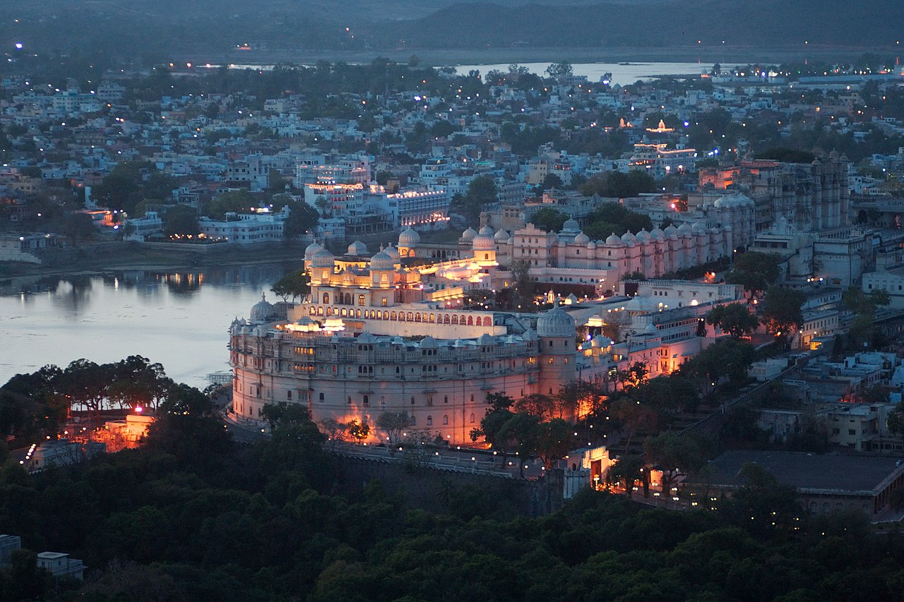 Romantic Lake Palace boating tour in Udaipur Rajasthan