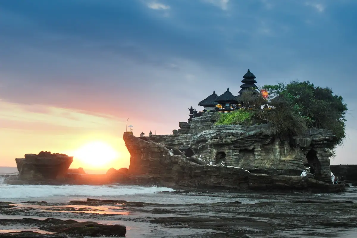 Seminyak & Canggu Honeymoon: Sunset Beach Clubs, Boutique Cafes & Surfing