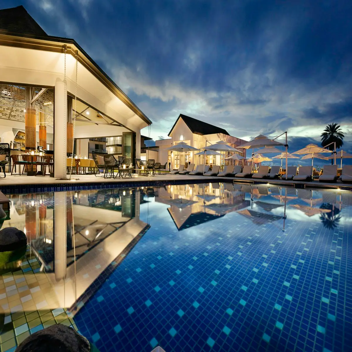 Top 5 Ultra-Luxury Lake-View Palace Resorts in Udaipur for VIP Honeymooners
