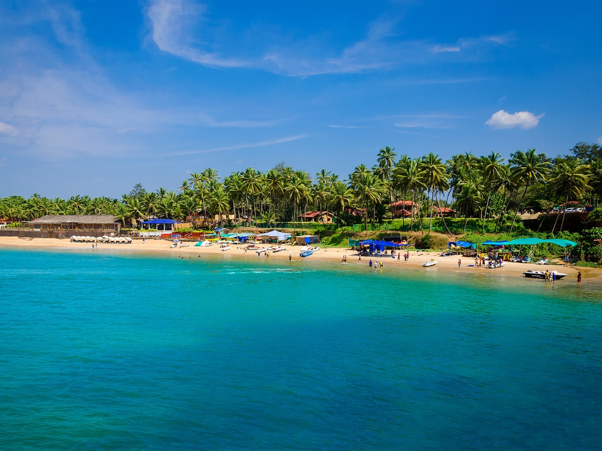 Varkala Cliffside Honeymoon Guide: Red Cliffs, Ocean-View Cafes & Quiet Sands